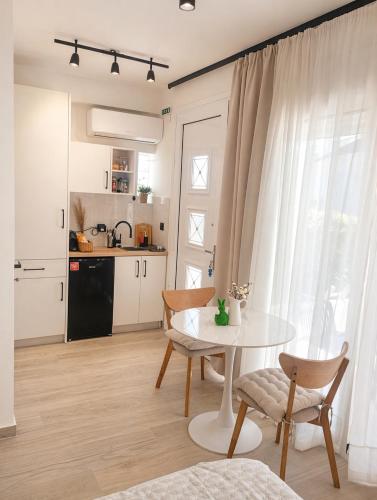Calyra Studio in Trikala - Near Hospital - Αγ. Κυριακη