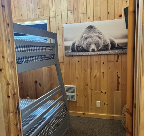 Yodeling Loon Hideaway home - main image