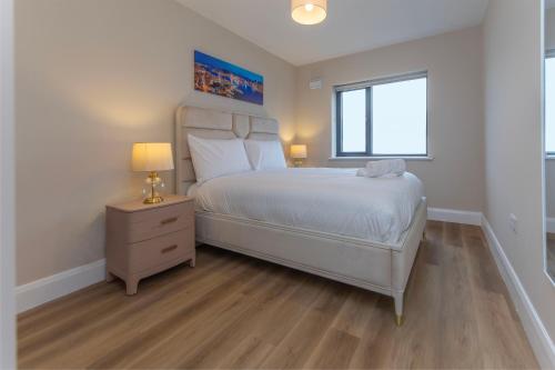 Modern 4-Bedroom Townhouse in the Heart of Barna Village in Barna