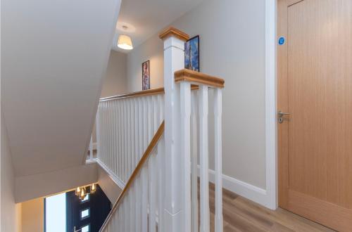 Modern 4-Bedroom Townhouse in the Heart of Barna Village in Barna