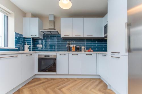 Modern 4-Bedroom Townhouse in the Heart of Barna Village in Barna