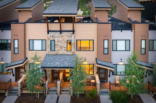 New Luxury Villa #290 - Rooftop Hot Tub & Great Views - 500 Dollars Of FREE Activities & Equipment Rentals Daily in Winter Park, USA