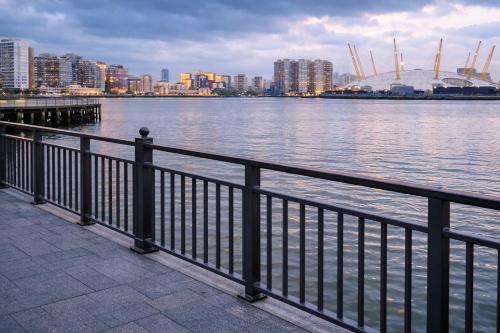 Specious river view apartment south quay-Canary Wharf-o2-excel-royal victory - image 13