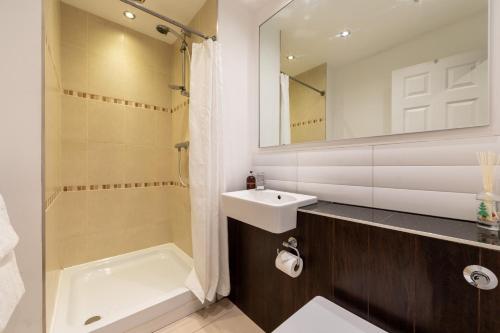 Ferndale Mews - image 40