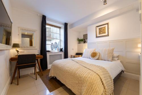 Ferndale Mews