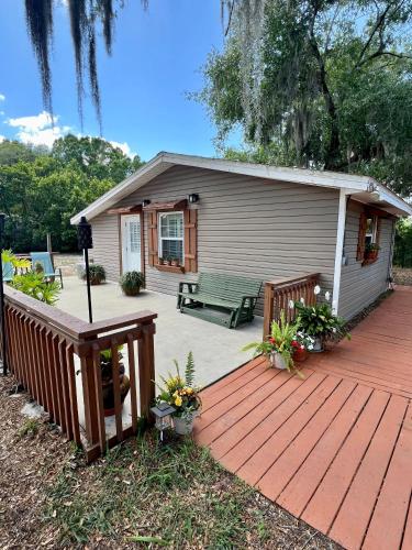 The Lake Alfred Citruswood Cabin in Auburndale (FL)