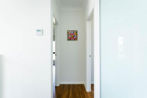 Macarthur Stay - Spacious 4BR Home with Outdoor Area in Campbelltown