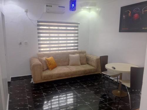Lovely one bedroom apartment – khách sạn tại Surulere