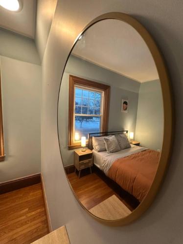 -No44- Elegant Large Room in a House - 20 min Drive to Downtown & 10 min walk to Commuter Rail at Ne in Newton (Massachusetts)