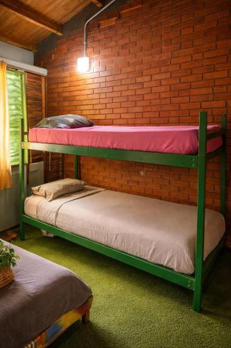 3 twin beds