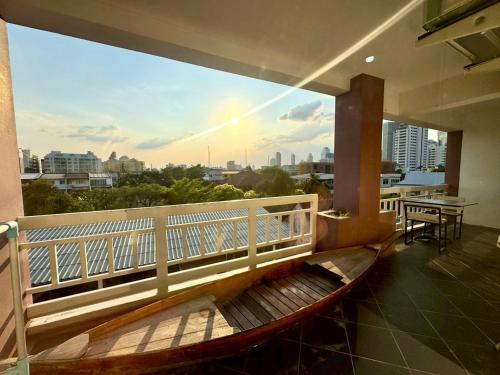 Baan Sabai Rama IV Apartment, Bangkok (photo 6)