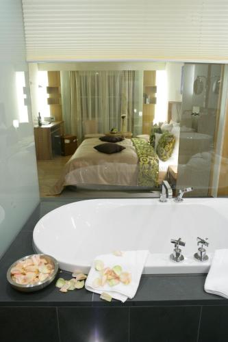 ห้องน้ำ, Hotel Maximilian in โอเบอราเมอเกา