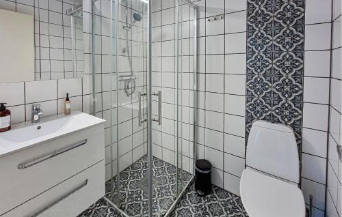 Gorgeous Apartment In Göteborg With Sauna - image 3