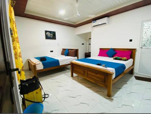 K7 Guest House Rooms & Restaurants  in ترينكومالي