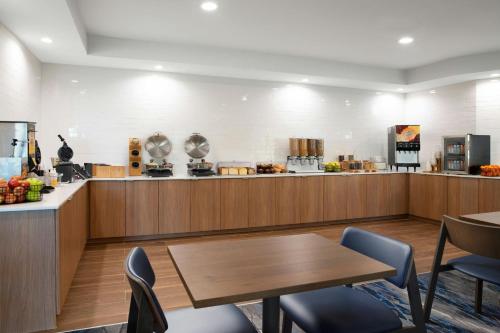 Fairfield Inn & Suites Dallas Park Central - image 25