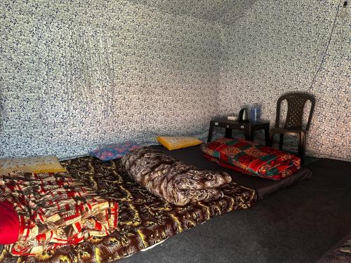 2 futon beds