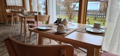 Iekārtas, Pension Maria in Antdorf