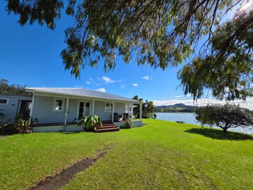 Kingfisher Lodge Waterfront Retreat in Tairua