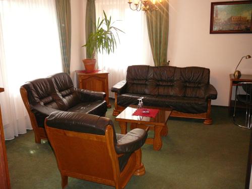 Zámeček Pod Hradem - image 13