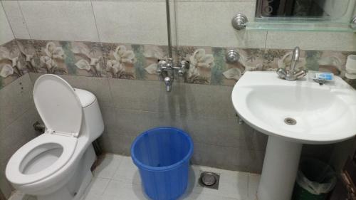 Smooth stay Guest House G9 Islamabad - image 12