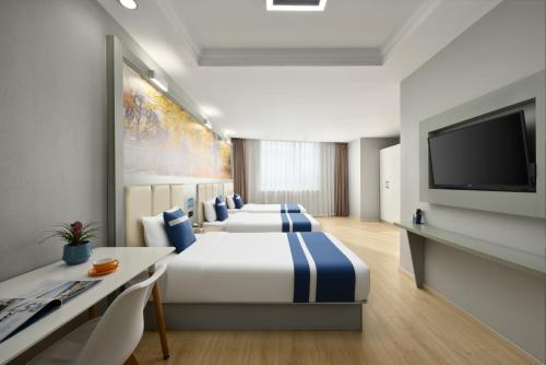 room detail thumbnail 2