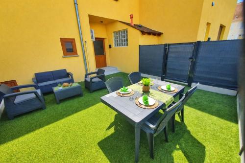 COCOON SPA-4 Pers-Jacuzzi-Parking-Jardin-Clim-Colmar 4