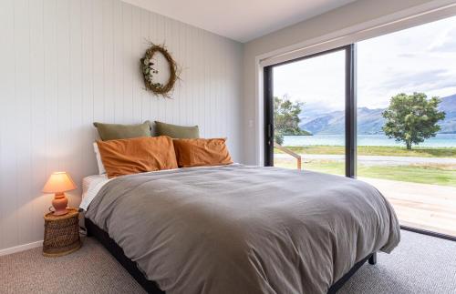 Sensational Wakatipu lake front abode in Kingston in Kingston