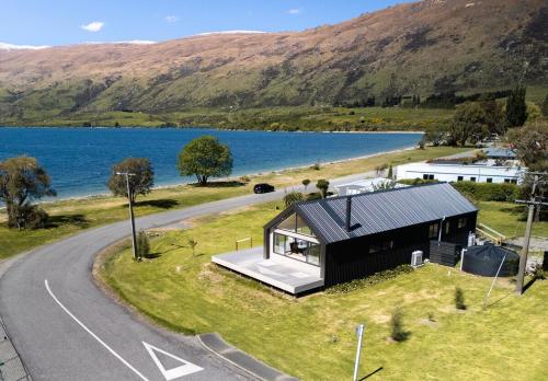 Sensational Wakatipu lake front abode in Kingston in Kingston