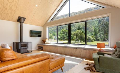 Sensational Wakatipu lake front abode in Kingston in Kingston