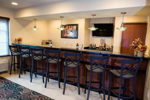 Cobblestone Hotel & Suites - Knoxville