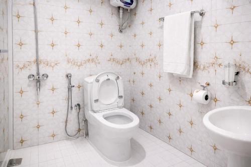 バスルーム, Prime Location Hotel Near Bridge Residency,314 in ムザファラバード