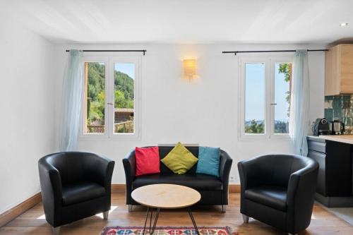 Le Petit Mas 2-bedroom house with shared pool in Falicon