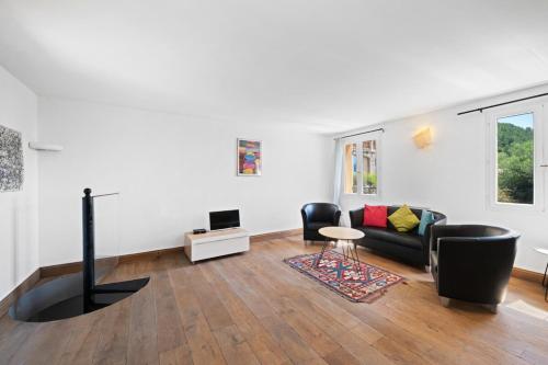 Le Petit Mas 2-bedroom house with shared pool in Falicon