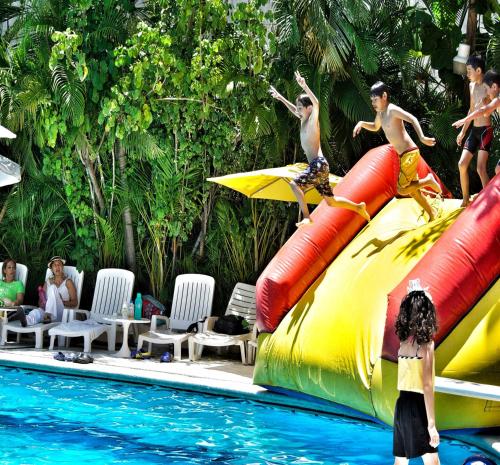 Sands Acapulco Hotel & Bungalows – Acapulco, MS