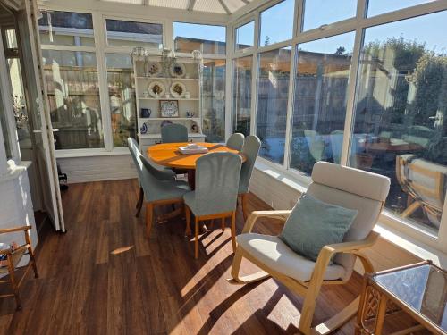 Facilities, Cosy Bournemouth Bungalow in Redhill