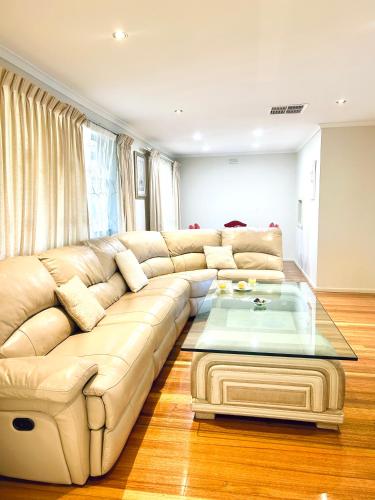 Cozy and Quiet Home in Doncaster, Close to Shops & Transport - Melbourne