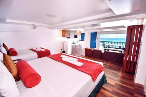 Dreamwave Beach Resort Puerto Galera in White Beach
