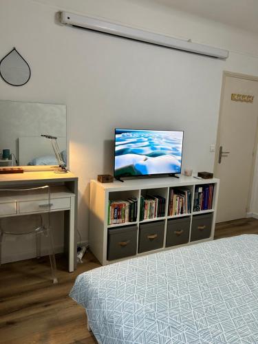 Chambre Sdb in Aile indépendante RER CY Univ Gdes Ecoles (Chambre Sdb in Aile independante RER CY Univ Gdes Ecoles) in Cergy
