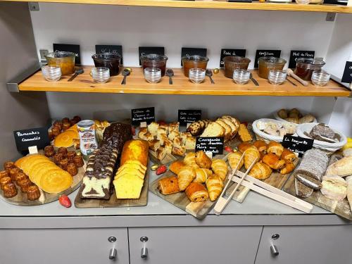 Food and beverages, Hotel Lapeyronie in Saint-Eloi