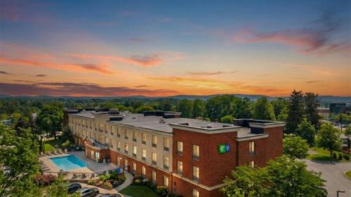 Holiday Inn Express & Suites Bethlehem Airport-Allentown Area