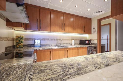 Elite LUX Holiday Homes - Ultra Modern 2BR Balcony Marina & Park Views - image 3