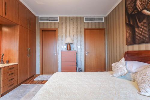 Elite LUX Holiday Homes - Ultra Modern 2BR Balcony Marina & Park Views - image 7