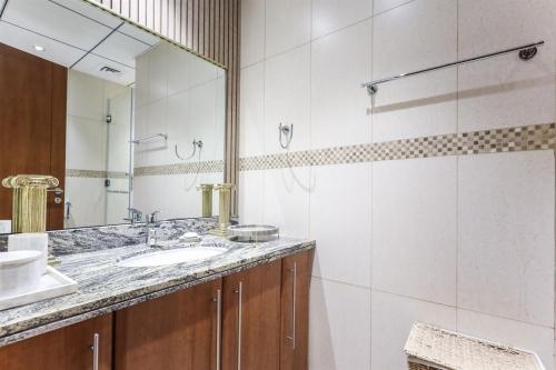 Elite LUX Holiday Homes - Ultra Modern 2BR Balcony Marina & Park Views - image 11