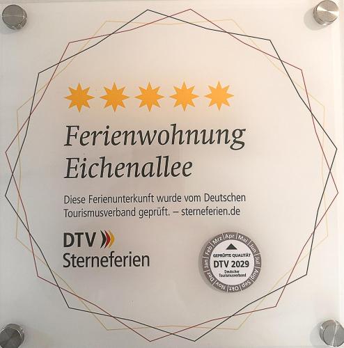 Traumhafte Ferienwohnung am Park, großer Balkon, voll ausgestattete Küche, Schreibtisch, WiFi, Smart TV, Carport, Wallbox, Fahrräder in Scheeßel, Deutschland