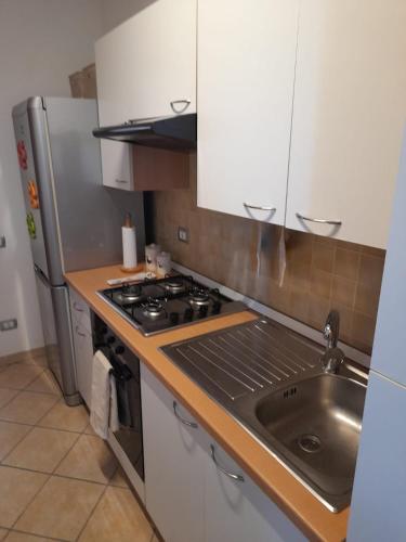  Casa Corallo Muravera Appartamento Centralissimo due camere letto cucina e soggiorno nuovo letto matrimoniale e singoli Aria condizionata Parcheggio interno Coperto ideale x 2 o 3 moto in Muravera