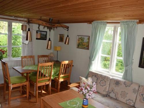 Cozy farmhouse with rowboat! in Loaklev