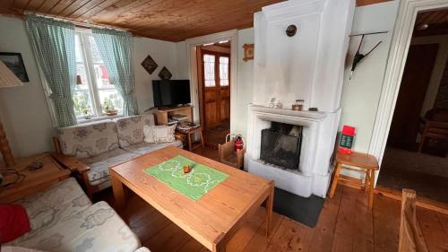 Cozy farmhouse with rowboat! in Loaklev