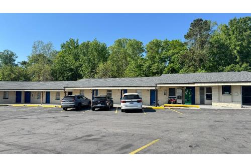 WILLIAMSTON INN - image 23