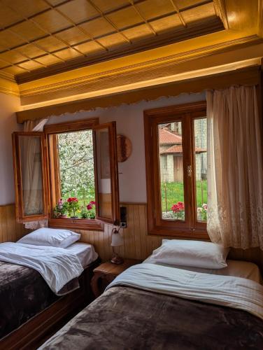 MetsoVillas Traditional Suite 4 - Στην Καρδιά του Μετσόβου chambre d'hôte Mía