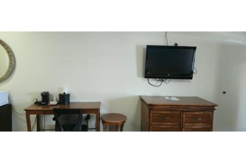 WILLIAMSTON INN - image 24